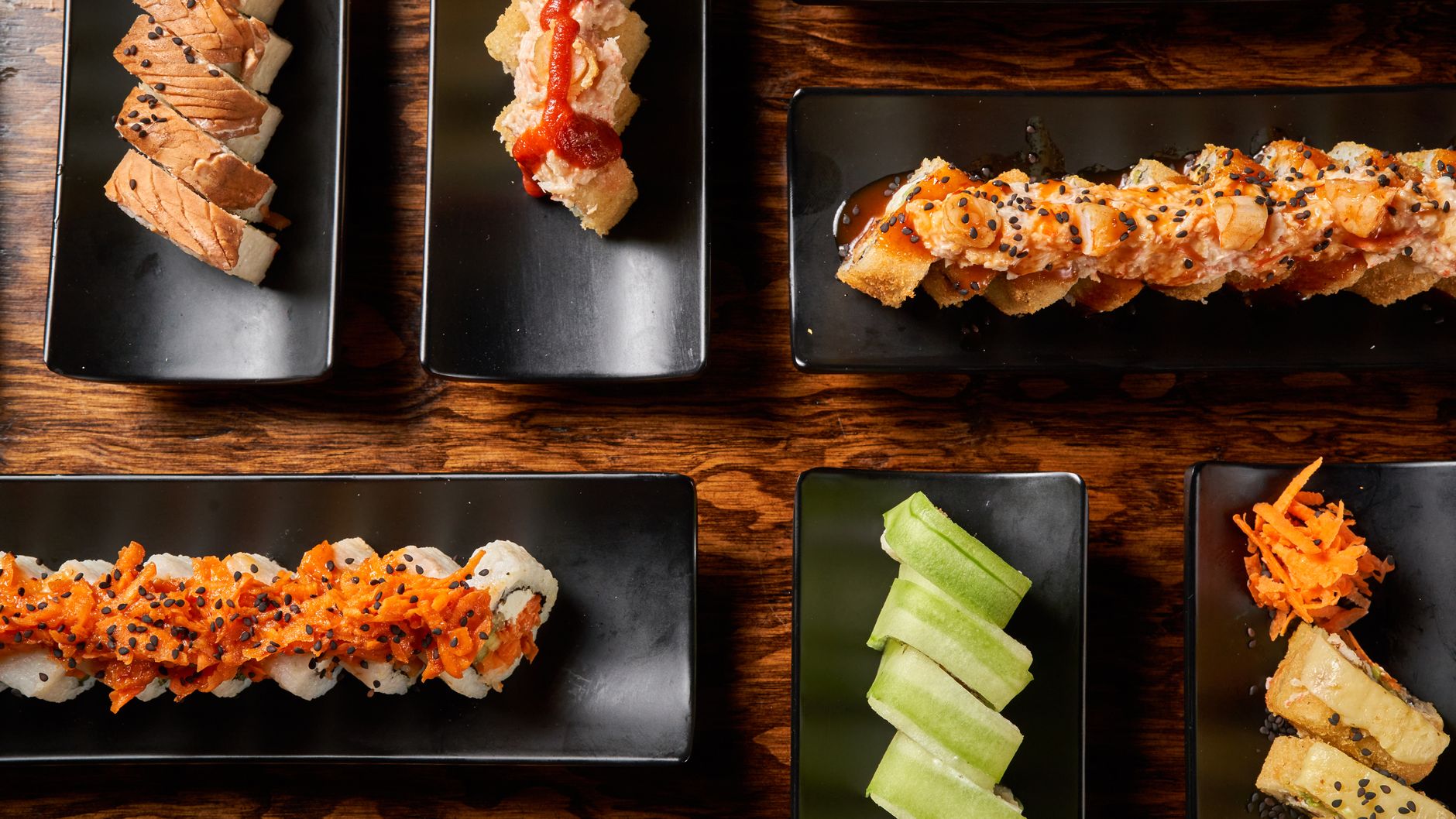 Sakurao special sushi rolka na tanieri